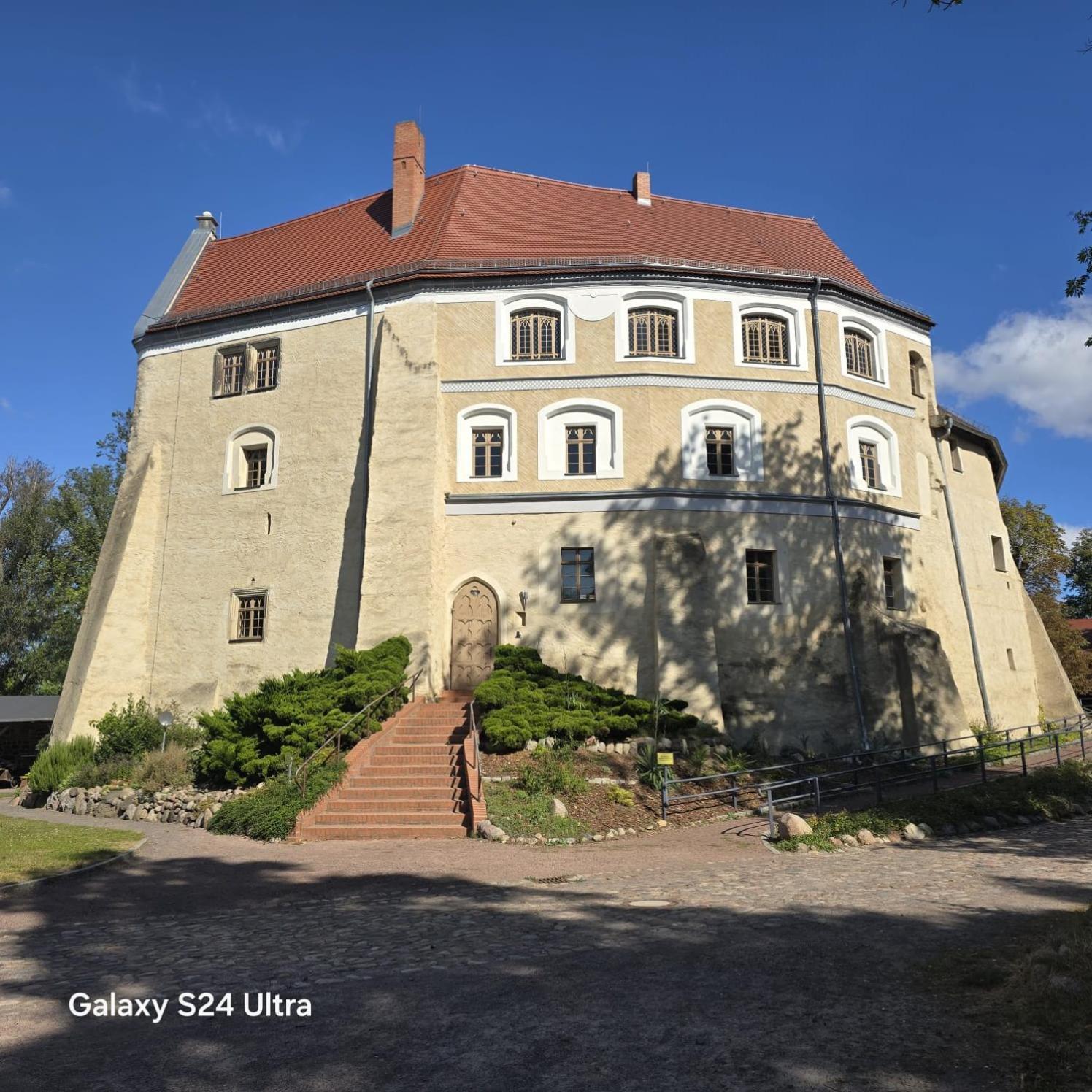 City Apart - Fewo Klimaanlage Whirpool Panoramafenster 5 Personen Kulturdenkmal Dessau-Rosslau Bagian luar foto